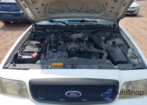 2009 Ford Crown Victoria Police/Police Interceptor z USA, uszkodzony, nr VIN 2FAHP71V49X132555